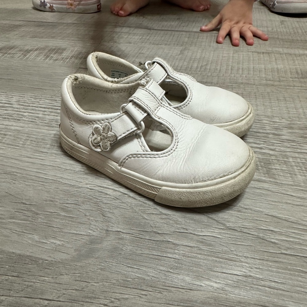 Keds White Sneakers Versatile Design